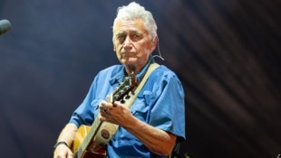 Der Blick in die Zukunft ist unsicher: In der Gegenwart liefert Rainhard Fendrich einen famosen ...