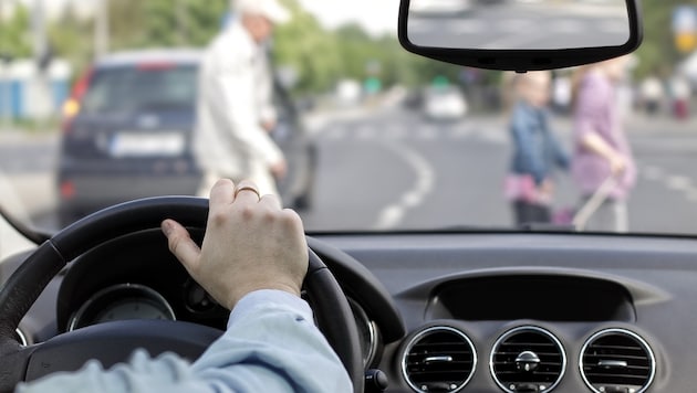 Die größten Herausforderungen sind Einparken, Stadtverkehr und Schlechtwetterfahrten.