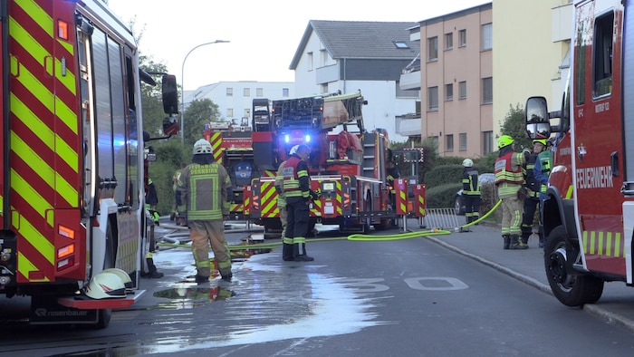 Die Feuerwehr rückte mit einem Großaufgebot an.