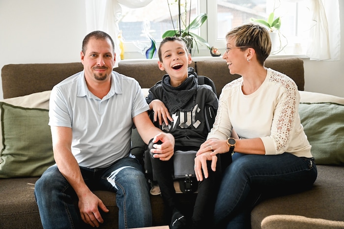 Liam mit Papa Gernot und Mama Kerstin.
