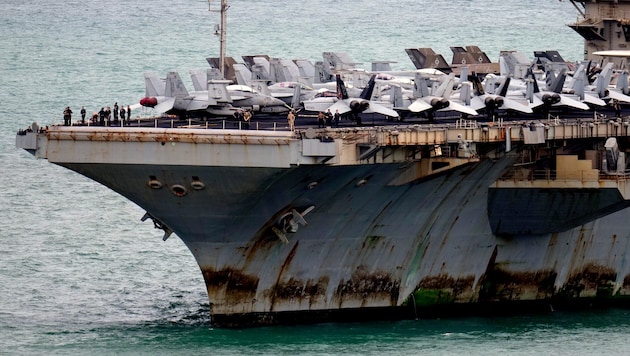 Der US-Flugzeugträger „Abraham Lincoln“ befindet sich nach fast 300 Tagen auf See in einem ...