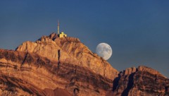 Der Säntis prägt die Silhouette des Rheintals und lockt wöchentlich unzählige Menschen an – auch ...