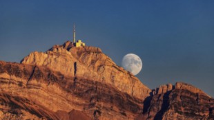 Der Säntis prägt die Silhouette des Rheintals und lockt wöchentlich unzählige Menschen an – auch ...