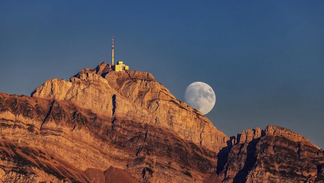 Der Säntis prägt die Silhouette des Rheintals und lockt wöchentlich unzählige Menschen an – auch ...