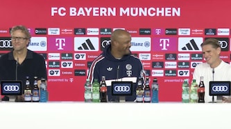 Diese Frage hörte Vincent Kompany (m.) zum ersten Mal.