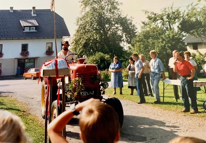 Die wichtigste Regel lautet: Der Traktor muss ein Oldtimer sein und darf kein Dach haben. ...