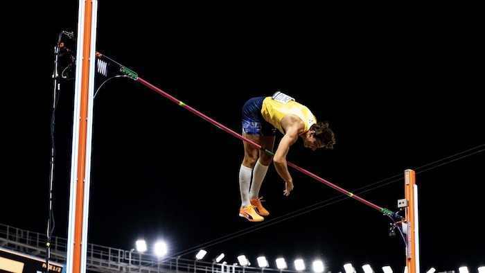 Mondo Duplantis als Weltmeister in Budapest 2023