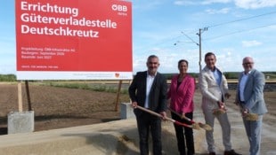 Spatenstich mit Minister Peter Hanke, Landesrat Heinrich Dorner, Judith Engel (ÖBB) und ...