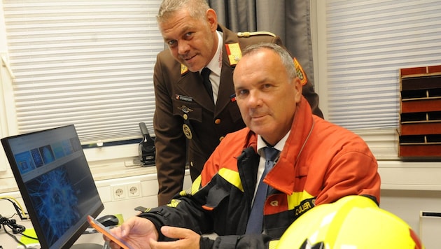 KI-Beauftragter Gottfried Schuller (re.) mit Kommandant Andreas Steinberger.