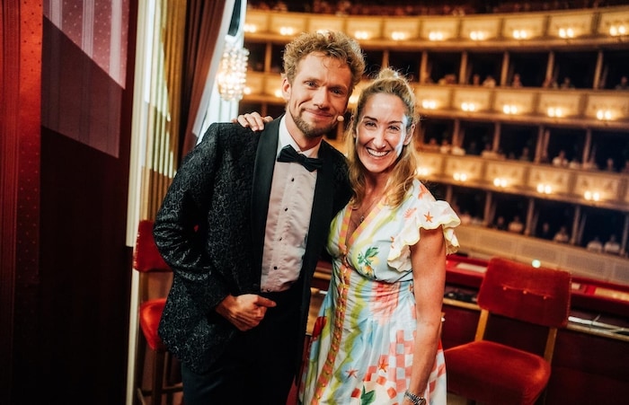 Auch Kati Bellowitschwar in der Staatsoper mit dabei.