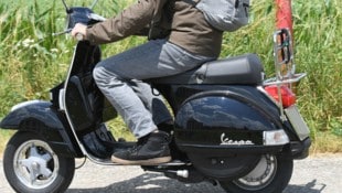 Die Mitfahrerin (14) erlitt schwere Verletzungen.