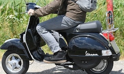 Die Verkehrskontrolle eines Vespa-Fahrers artete aus. (Symbolbild)