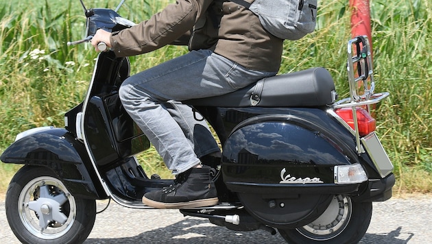 Die Mitfahrerin (14) erlitt schwere Verletzungen.