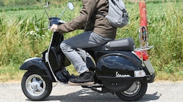 Die Verkehrskontrolle eines Vespa-Fahrers artete aus. (Symbolbild)