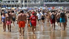 Am Strand von La Concha in der spanischen Baskenstadt San Sebastián