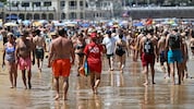 Am Strand von La Concha in der spanischen Baskenstadt San Sebastián