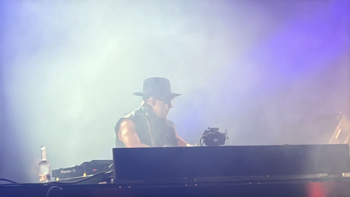 Timmy Trumpet trat planmäßig um 22 Uhr auf.