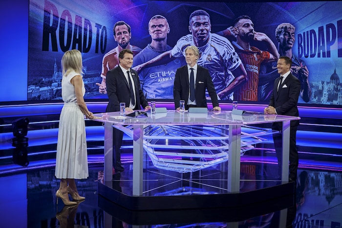 Drehen Sie eine exklusive Backstage-Runde durch das Sky-Studio!