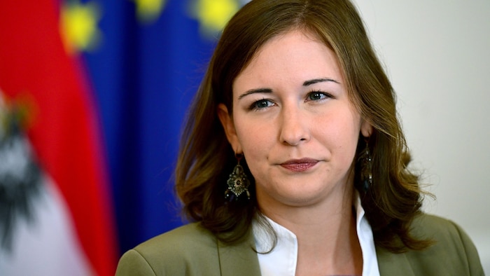 Ministerin Bauer legt sich mit der Glaubensgemeinschaft an.