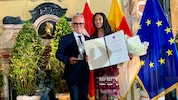 Wolfgang Puck mit seiner Ehefrau Gelila Assefa bei der Zeremonie
