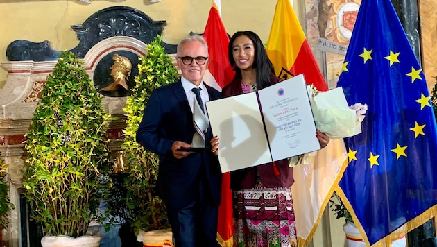 Wolfgang Puck mit seiner Ehefrau Gelila Assefa bei der Zeremonie