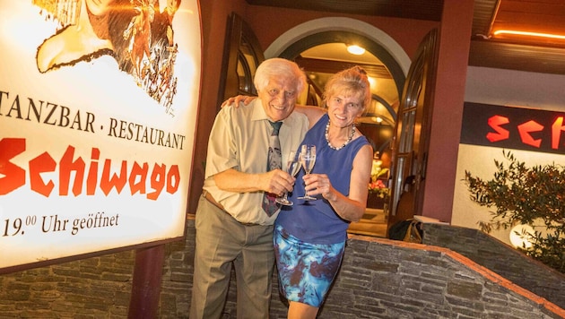 Der charismatische Chef Robert Fuchs und seine Tochter Birgit führen das legendäre Schiwago in ...