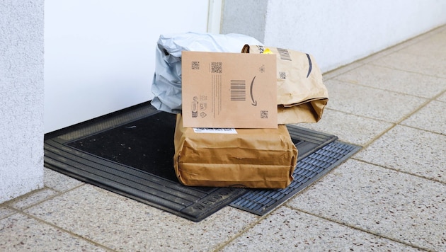Wer Packerl vor der Haustür findet, freut sich darüber – weiß aber zumeist nicht, was im ...