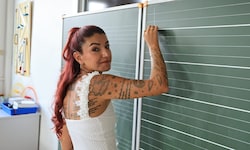 Alev Harmanci ist seit 2023 Lehrerin und muss nun um ihre Stelle zittern.