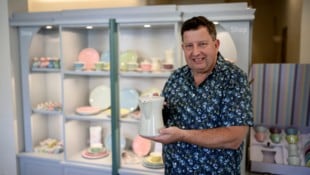Manfred Schönleitner belebt das Porzellan-Geschirr in Wilhelmsburg wieder. Heute, am Sonntag, ...
