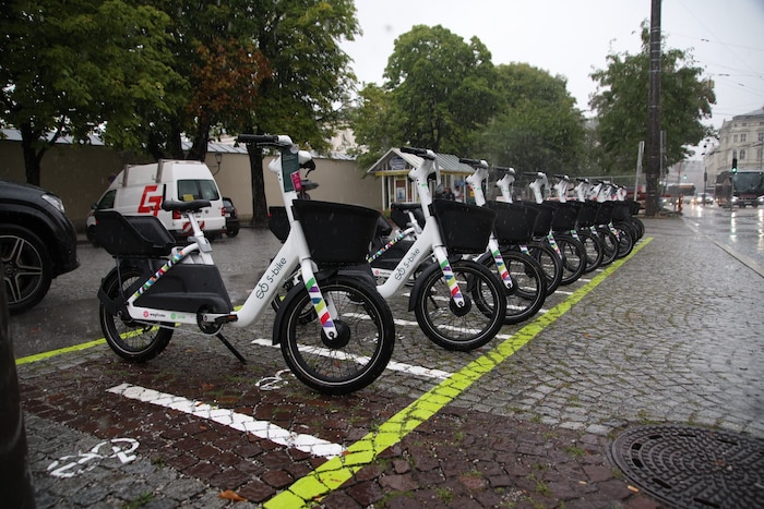 Die „S-Bikes“ gibt es mittlerweile seit knapp drei Wochen. Im gesamten Stadtgebiet stellen die ...