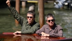 Im Wassertaxi und später beim sogenannten Photocall ließen sie sich ablichten, die ...
