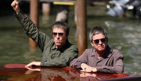 Im Wassertaxi und später beim sogenannten Photocall ließen sie sich ablichten, die ...