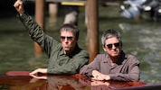 Im Wassertaxi und später beim sogenannten Photocall ließen sie sich ablichten, die ...