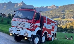 Die Feuerwehr Bischofshofen liefert Wasser.