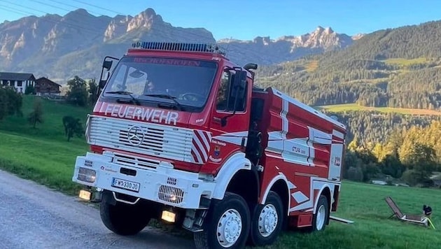 Die Feuerwehr Bischofshofen liefert Wasser.