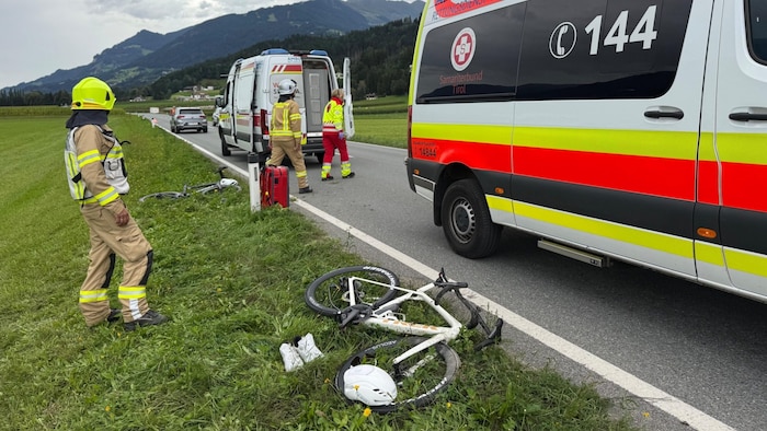 Die beiden Rennradfahrer mussten ins Spital gebracht werden.