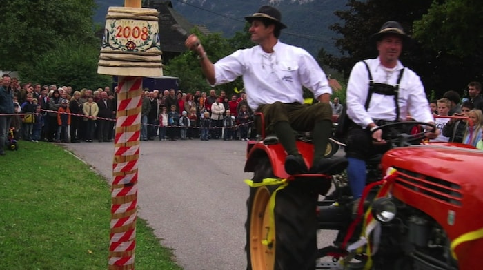 Erinnerung an das Traktorkufenstechen 2008.