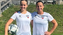 Spielen zusammen in einer Mannschaft: Sara und Gabriele Eibensteiner.