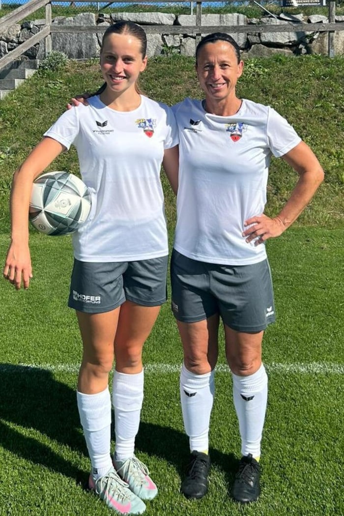 Sara (16) und Gabriela (48) Eibensteiner.