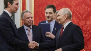 Putin nahm noch etliche Termine wahr, bevor er Trumps Unterhändler im Kreml begrüßte.