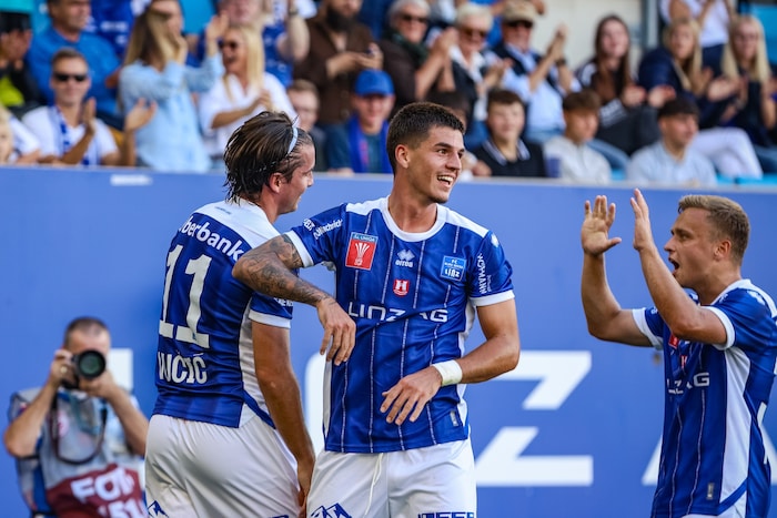 Kreiker (center) and Vucic (left) scored beautiful goals to give their team a 2–0 lead