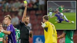 Klagenfurt-Goalie Manuel Kuttin beschwerte sich nach dem Treffer zum 2:3.