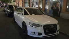 „Das wird teuer“, denken sich Passanten, die beim weißen Audi A6 vorbeigehen und die Strafzettel ...