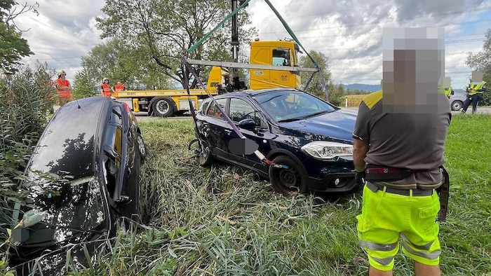 Der ÖAMTC kümmerte sich um die Bergung der Fahrzeuge, unterstützt wurde der Einsatz von der ...