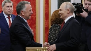US-Sonderbeauftragter Steve Witkoff (li.) streute Wladimir Putin Rosen.