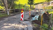 Die Brücke wurde durch einen Laster völlig zerstört.
