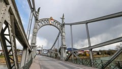 Rund um die Länderbrücke zwischen Oberndorf und Laufen wird saniert.