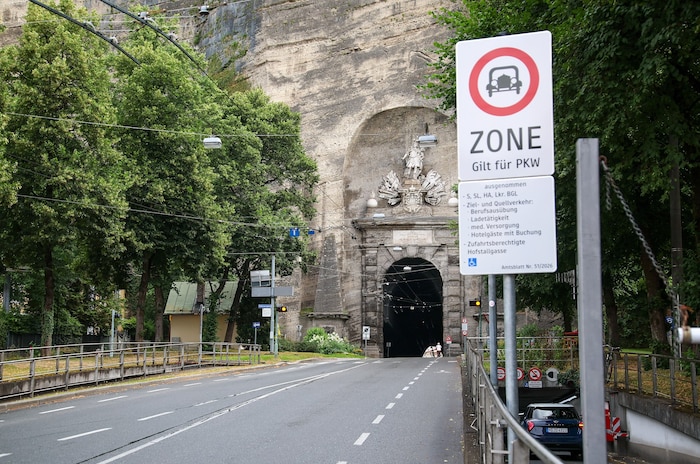 Die andere Seite: von der Riedenburg gibt es bald ebenso kein Durchkommen mehr.