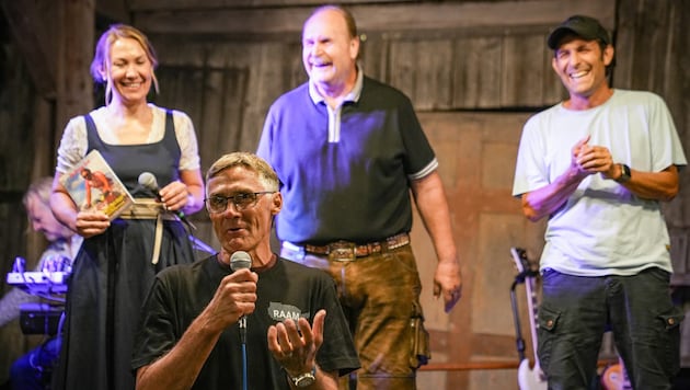 Barbara Tesar, Wolfgang Fasching, Hausherr Sepp Pail, Tom Walek.