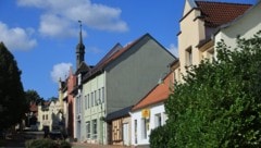 Ein Dorf stirbt aus. In Hecklingen gibt es kein Wirtshaus mehr, keinen Fleischhauer, eine ...